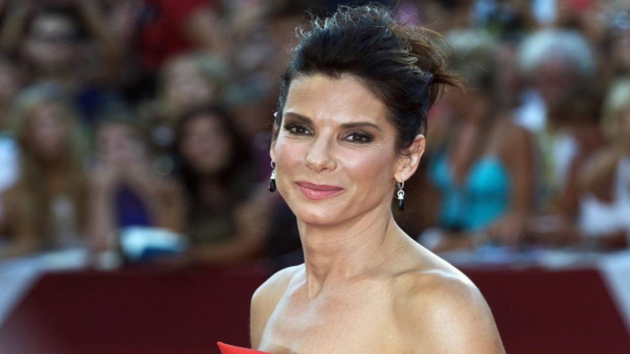 Sandra Bullock Warns Fans About Social Media Scammers Pretending to Be Her: 'Any Accounts Pretending to Be Me or...'