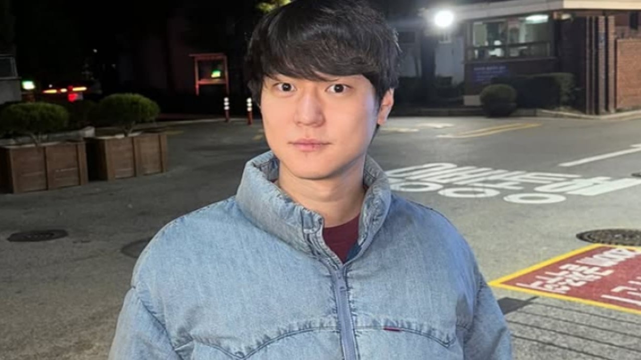 Is Go Kyung Pyo in a secret relationship with non-celeb girlfriend for 3 years? Agency reacts to dating rumors