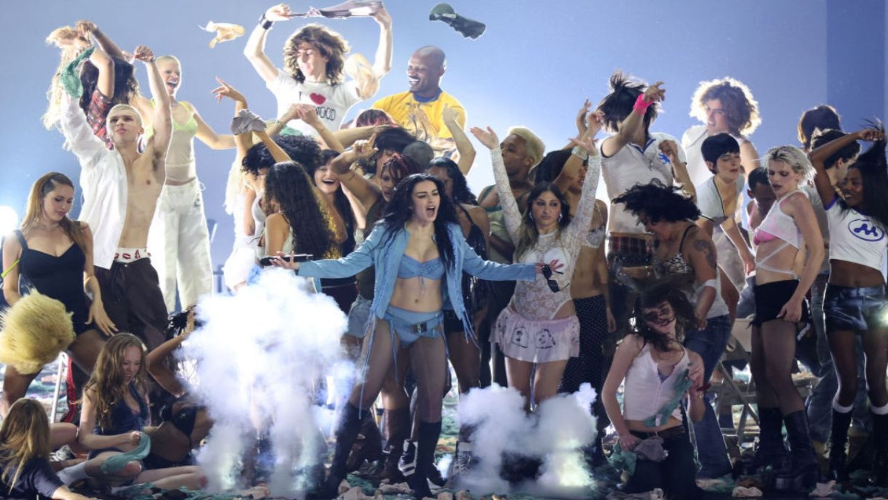 Grammys 2025: Charli XCX Brings Brat Summer to Music’s Biggest Night; Gets Everyone Dan...