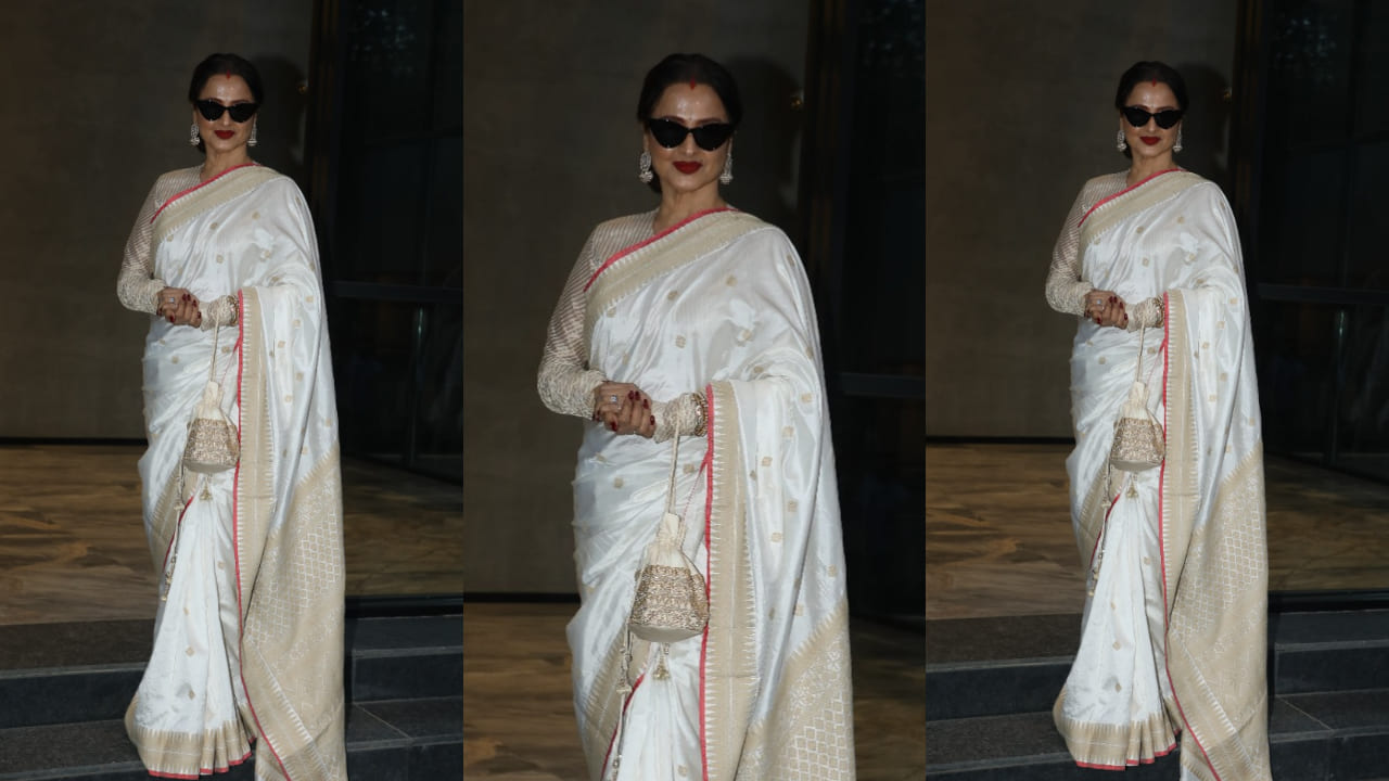 Rekha yet again proves there’s no one like her when it comes to pulling off a silk saree look as she serves another ICONIC fashion moment