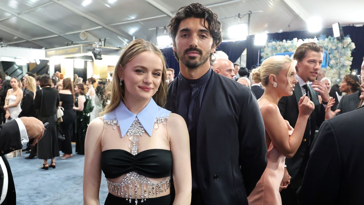 Joey King and Taylor Zakhar Perez (Getty)