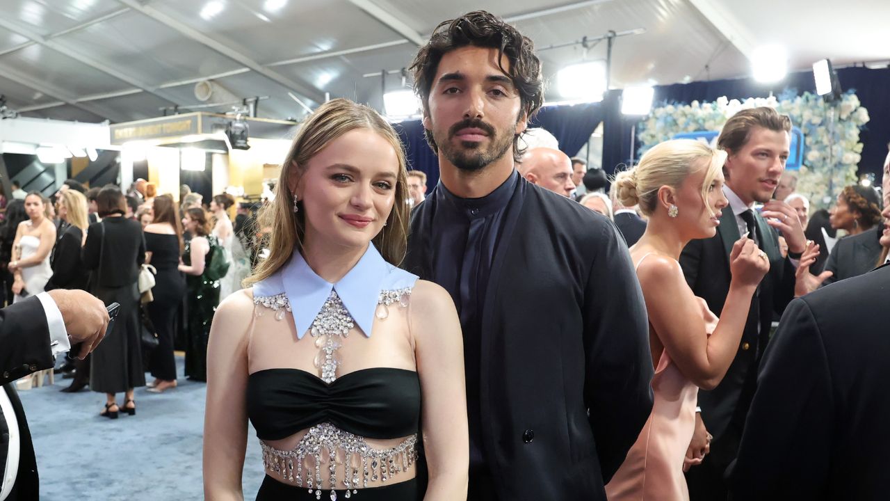 Joey King and Taylor Zakhar Perez (via Getty Images)