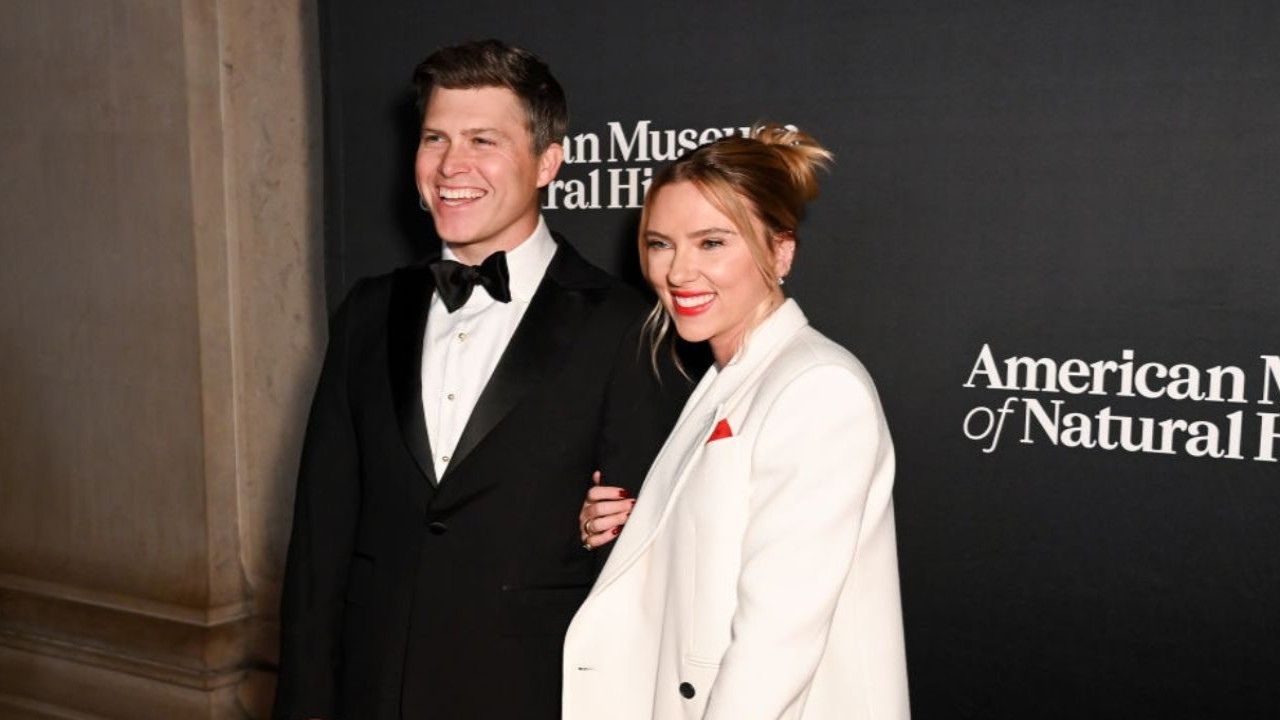 Scarlett Johansson and Colin Jost (via Getty Images)