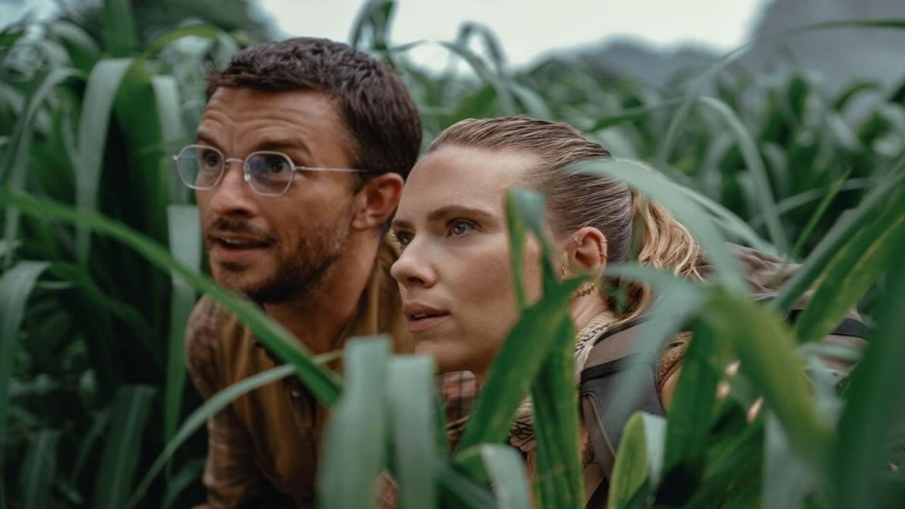 Jonathan Bailey and Scarlett Johansson in Jurassic World: Rebirth (Photo Credits: Instagram/@jurassicworld)