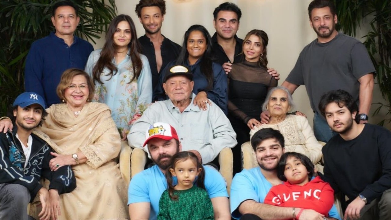 Salman Khan celebrates ‘familitines day’ with entire Khan-daan, drops adorable family PIC