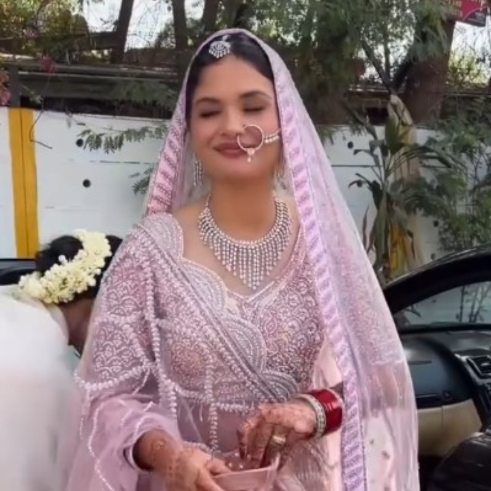 Ayesha Kapur, actress who played young Rani Mukerji in Black co-starring Amitabh Bachchan marries beau Adam Oberoi; see dreamy PICS