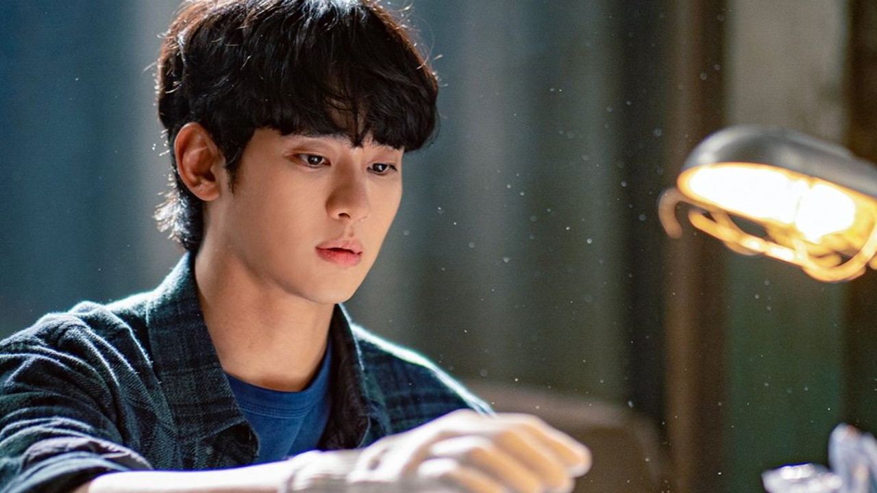 Kim Soo Hyun’s Knock Off K-drama halts production as Kim Sae Ron’s dating scandal escal...