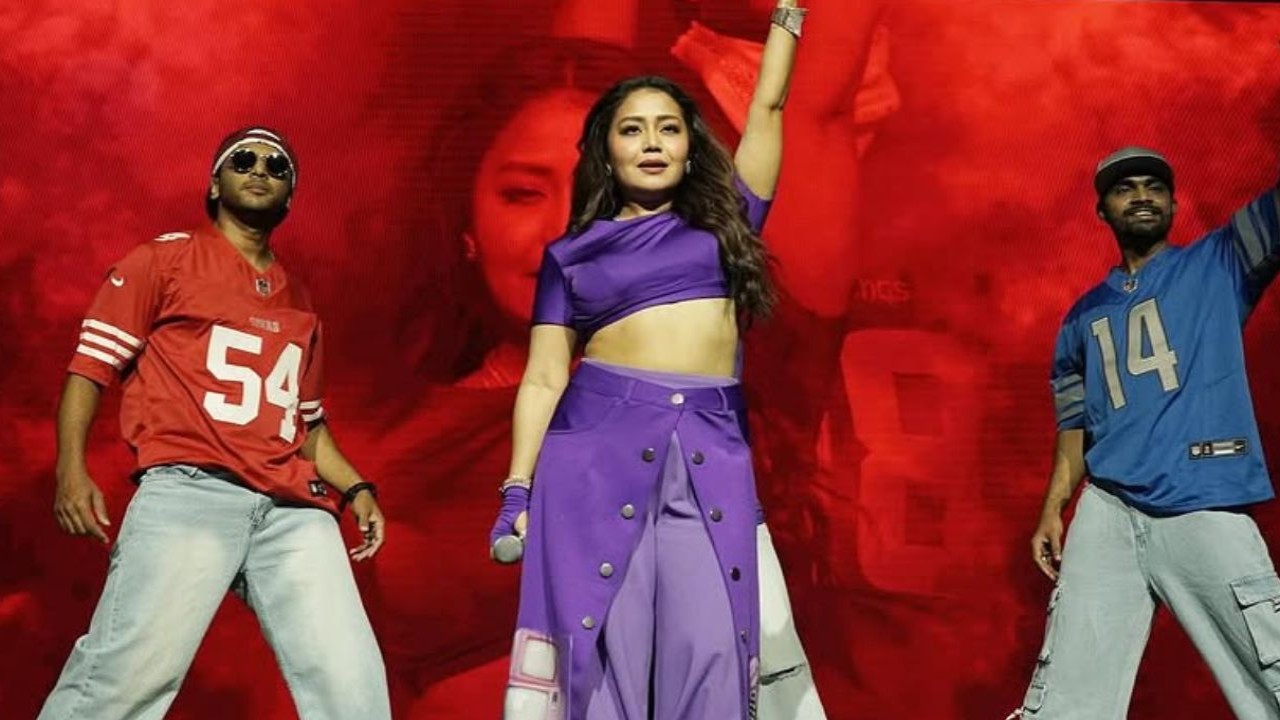 Neha Kakkar breaks down live on stage after arriving 3 hours late at Melbourne concert; fans react angrily: WATCH viral video