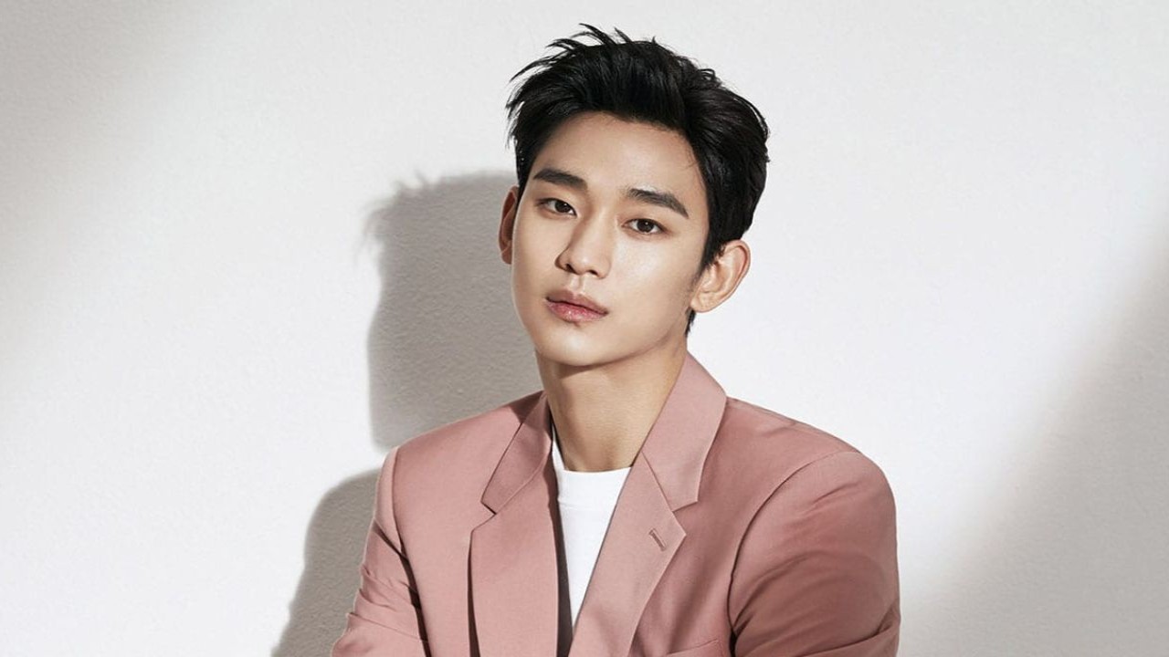 Kim Soo Hyun: courtesy of GOLDMEDALIST