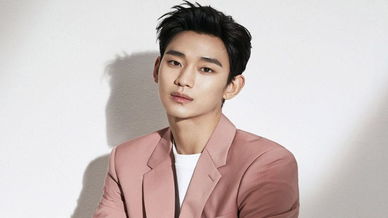 Kim Soo Hyun: courtesy of GOLDMEDALIST