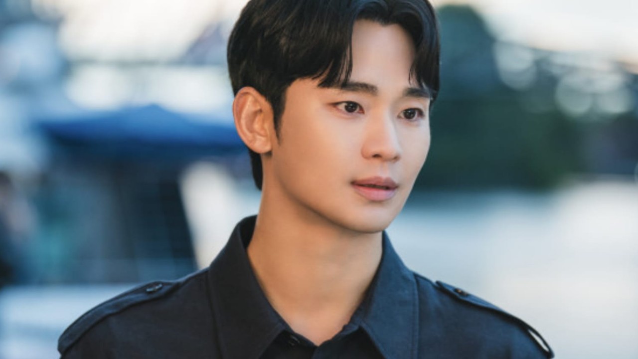 Kim Soo Hyun apologizes to Knock-Off co-stars and workers for Kim Sae Ron controversy, is having a 'laborious time'