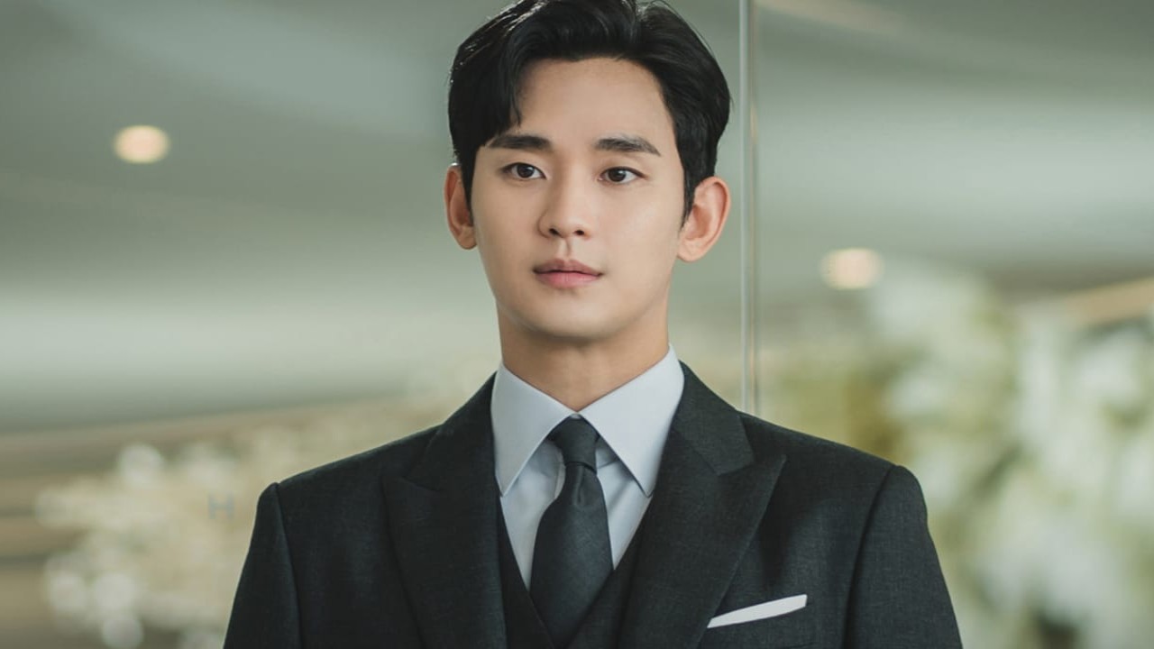 Kim Soo Hyun: Courtesy of tvN