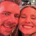 Golden Globes 2025: Kristen Bell Exposes Hubby Dax Shepard's 'Priorities' As He's Caught Watching Football During Ceremony