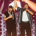 AP Dhillon and Karan Aujla make 'Mahol pura wavy' as they perform together in Mumbai amid controversy with Diljit Dosanjh; see PIC