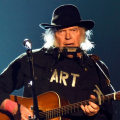 Neil Young Reveals Why He Pulled Out Of His ‘All Time Favorite’ Outdoor Gig At Glastonbury; Promises To Meet On Other Shows