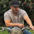 Shah Rukh Khan has 'different class' than Salman Khan, opines Abhijeet Bhattacharya: 'Salman abhi bhi unme nhi aata ke mai uske baare me charcha karu'