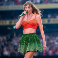 'I Don't Mean To Make You Nervous': Lip Reader Tries to Find Out What Julia Robert Said To Travis Kelce At Taylor Swift's Show