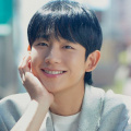 Jung Hae In shares thoughts about marriage timing on Lee Yong Jin's YouTube show; says 'age gap between parents and children gets bigger'