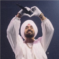 Diljit Dosanjh introduces his mother and sister for the first time ever during Manchester concert; EMOTIONAL VIDEO goes viral