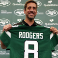  Aaron Rodgers Was Given ‘Cool Gift’ From Royal Family by Jets Owner To Sign Star QB From Packers