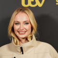 Sophie Turner’s Weight Loss After Eating Disorder: Paleo, HIIT, And More