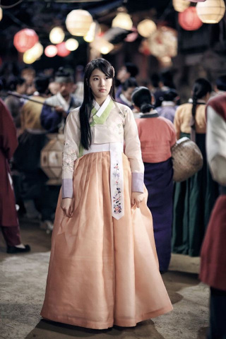 hanbok iu