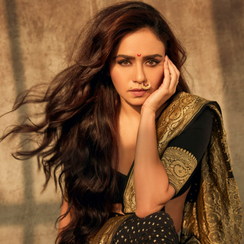 Amruta Khanvilkar Looks Absolute Apsara As She Slays Her Look In White Saree:  See Pics