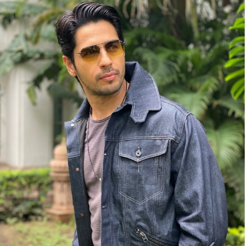 Sidharth Malhotra on being linked to Tara Sutaria and Kiara Advani, “I am a  method actor so I fall in love with all the actors” | Hindi Movie News -  Times of India