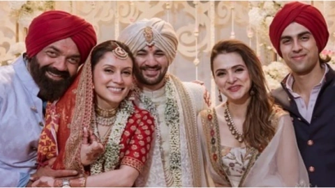 शादी के बंधन में बंधे करण देओल और द्रिशा, वायरल हुई तस्वीरें Karan Deol and Drisha tied the knot, pictures went viral