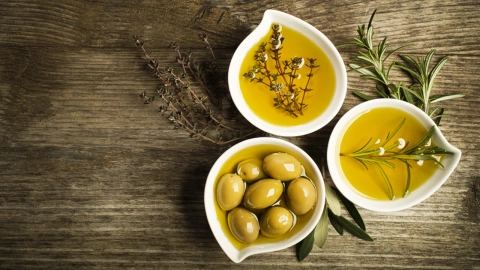 4 Healthy Oils Beyond Olive Oil to Eat Every Week, According to a