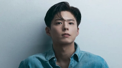 Behind-the-scenes of Park Bo-gum's photo shoot