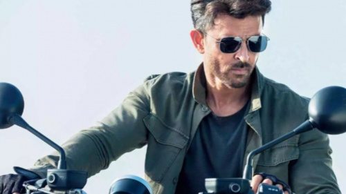 EXCLUSIVE: Hrithik Roshan allots 100 days for War 2; To shoot through 2024  with Jr NTR