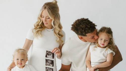 Patrick and Brittany Mahomes Play Cute Tic-Tac-Toe Game to Reveal Sex of  Their Baby No.3 | PINKVILLA