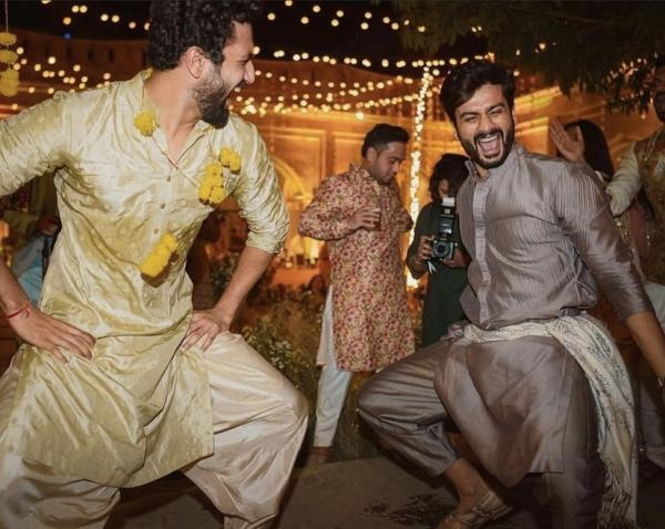 Haldi to wedding: Vicky Kaushal's spiffy outfit choices that made him the  handsome groom ever | PINKVILLA