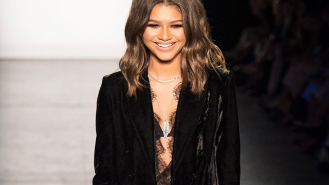 Zendaya joins the corset trend in stunning off-the shoulder suit